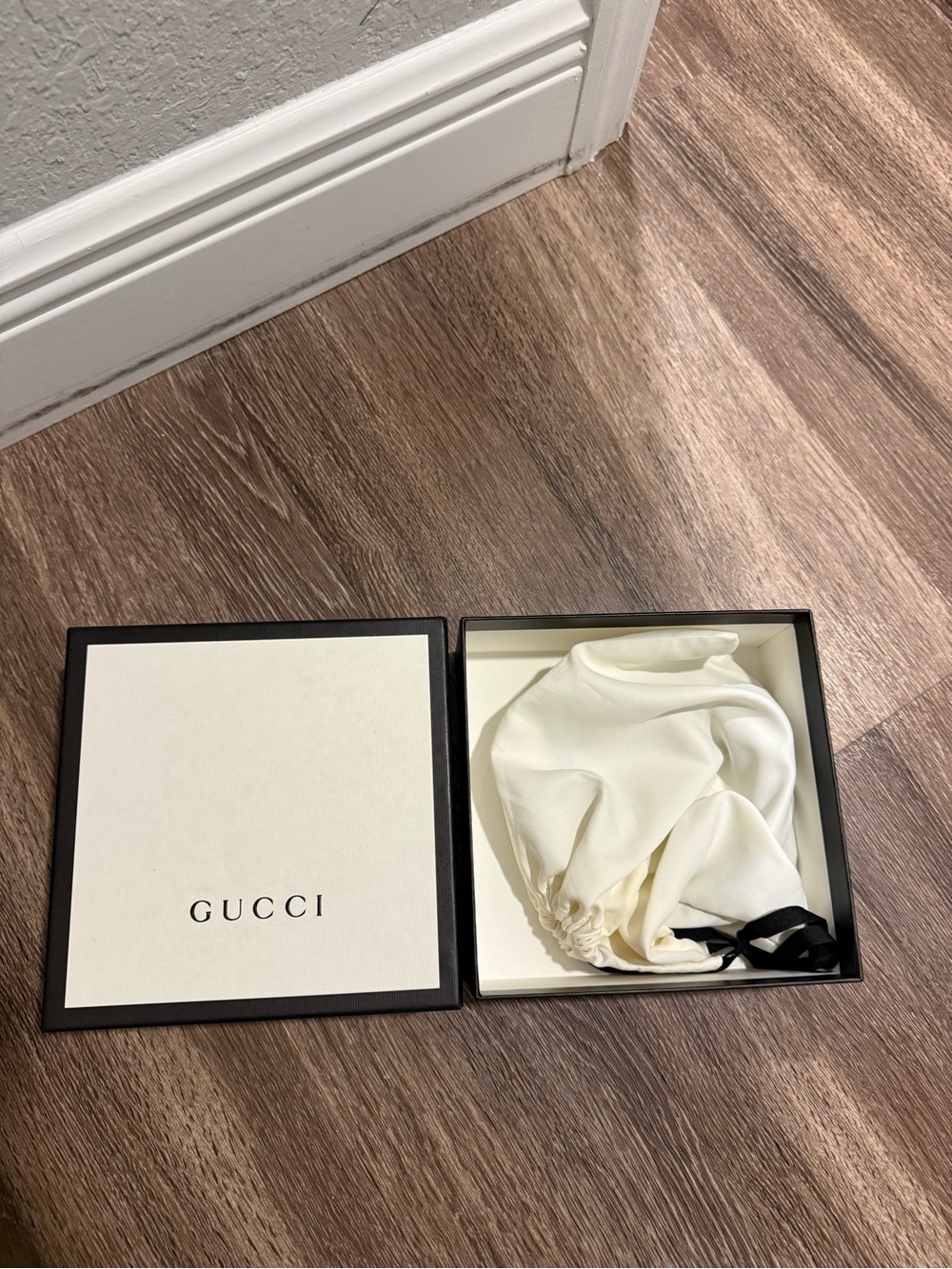 Gucci Black Leather Belt with Gold Double G Interlocking Buckle - Picture 3 of 7